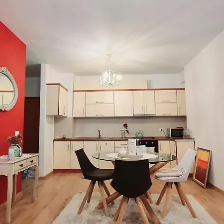 Cozy Corner Apartment *