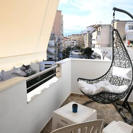 Cozy Corner Apartment *